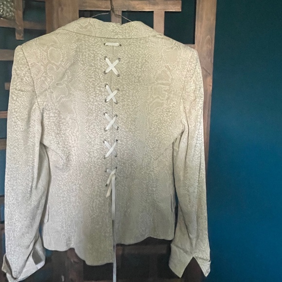 Gorgeous Bestini two-piece ivory/beige skirt suit, EUC/small-medium - Picture 3 of 8